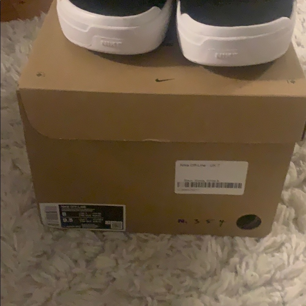 Nike - Picture 2 of 4